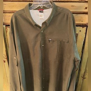 North Face Long Sleeve shirt, in great Condition!!